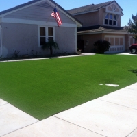 Green Lawn Ridgetop, Tennessee City Landscape, Front Yard