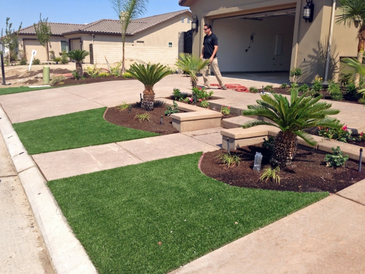 Green Lawn Cumberland City, Tennessee Landscaping, Front Yard